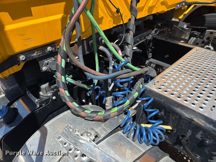 image for item ET6133 2025 International LT625 semi truck
