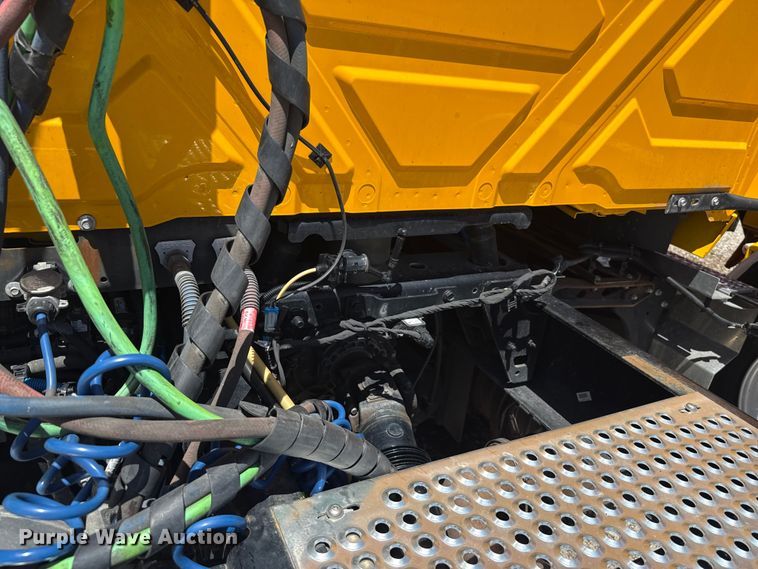 image for item ET6133 2025 International LT625 semi truck