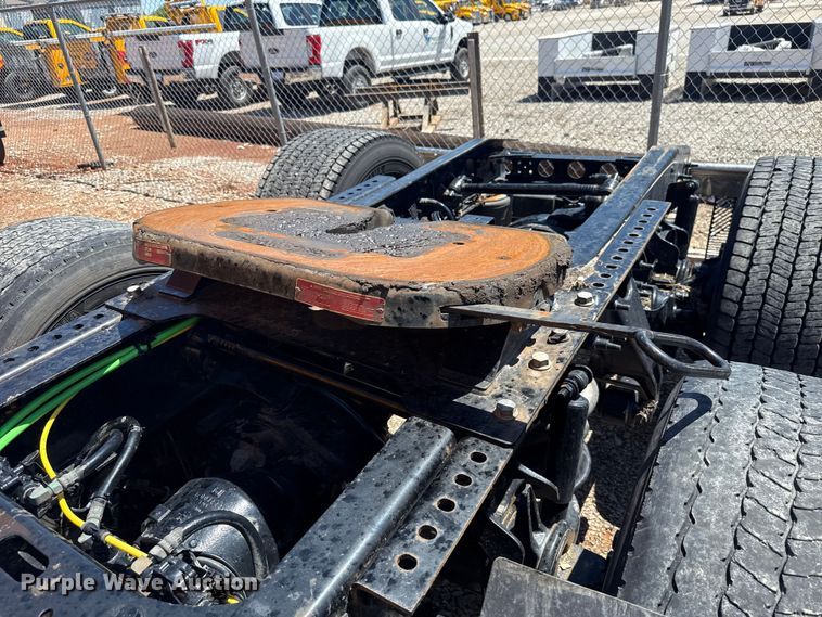 image for item ET6133 2025 International LT625 semi truck