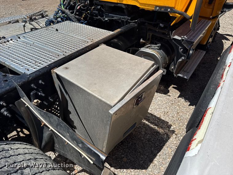image for item ET6133 2025 International LT625 semi truck