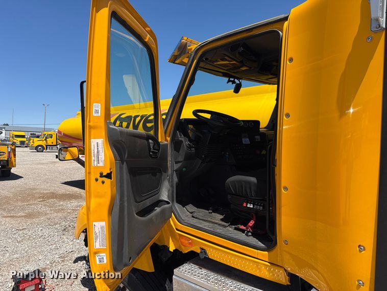 image for item ET6133 2025 International LT625 semi truck
