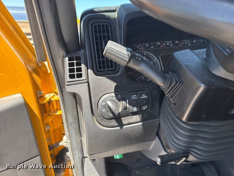 image for item ET6133 2025 International LT625 semi truck