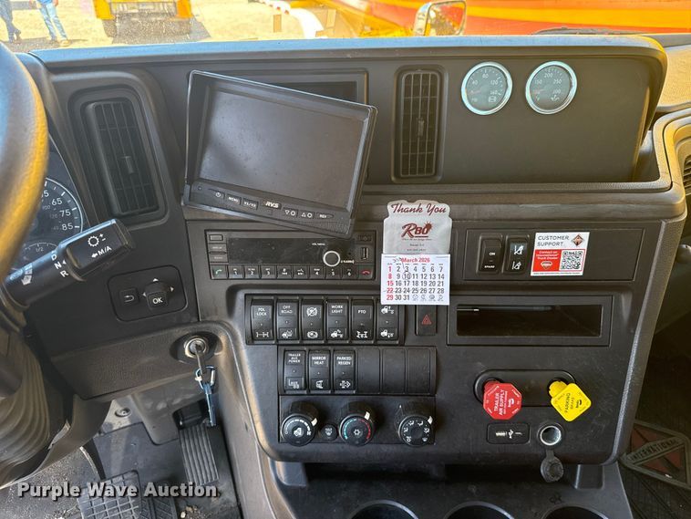 image for item ET6133 2025 International LT625 semi truck