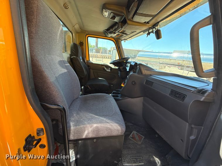 image for item ET6133 2025 International LT625 semi truck