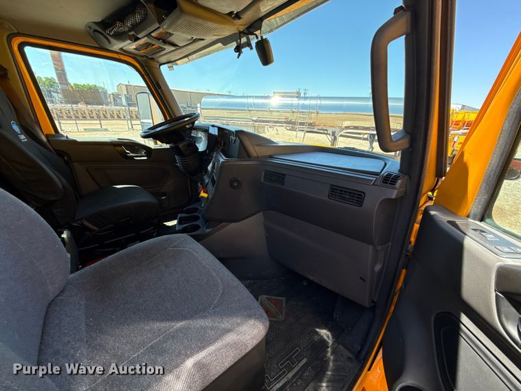 image for item ET6133 2025 International LT625 semi truck