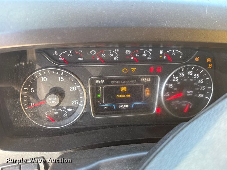 image for item ET6133 2025 International LT625 semi truck