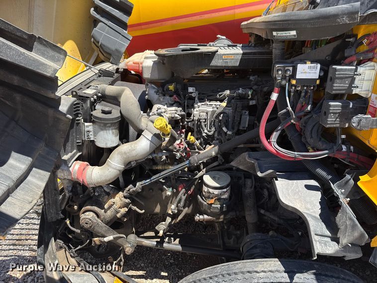 image for item ET6133 2025 International LT625 semi truck