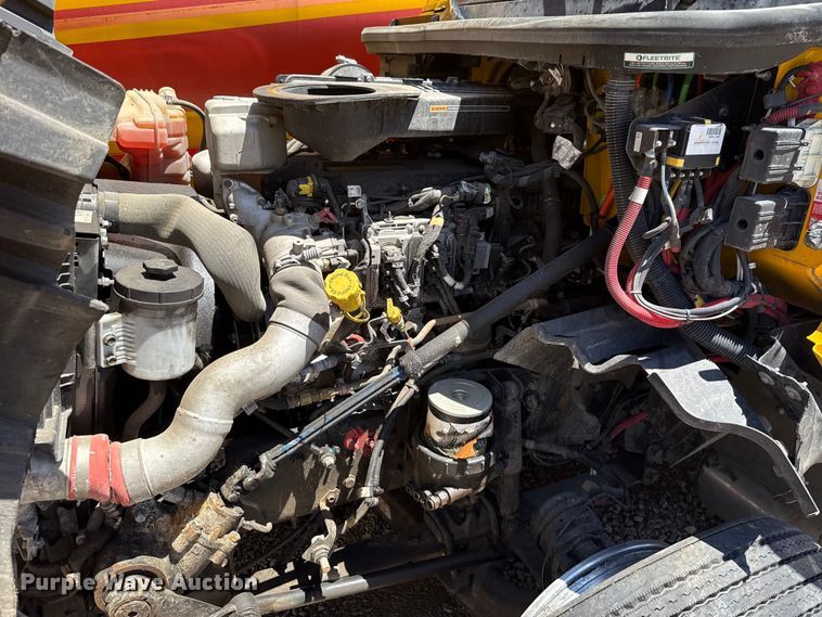 image for item ET6133 2025 International LT625 semi truck
