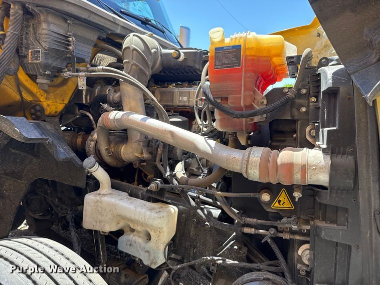 image for item ET6133 2025 International LT625 semi truck