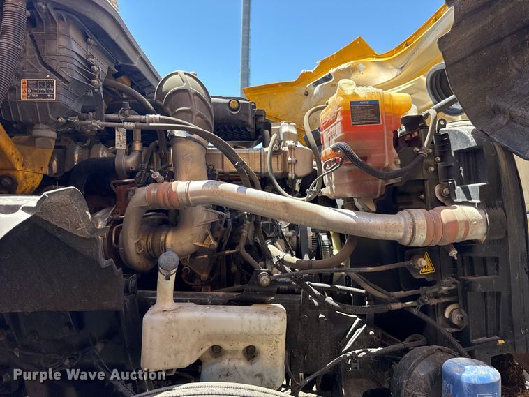 image for item ET6133 2025 International LT625 semi truck