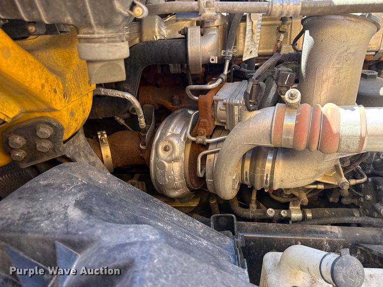 image for item ET6133 2025 International LT625 semi truck