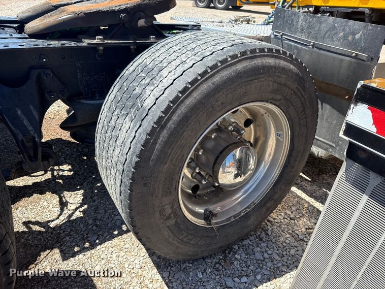 image for item ET6133 2025 International LT625 semi truck