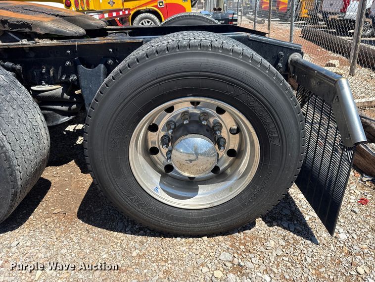 image for item ET6133 2025 International LT625 semi truck