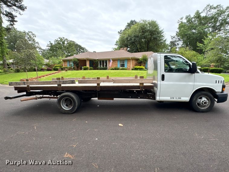 image for item EU0568 2018 GMC Savana flatbed van