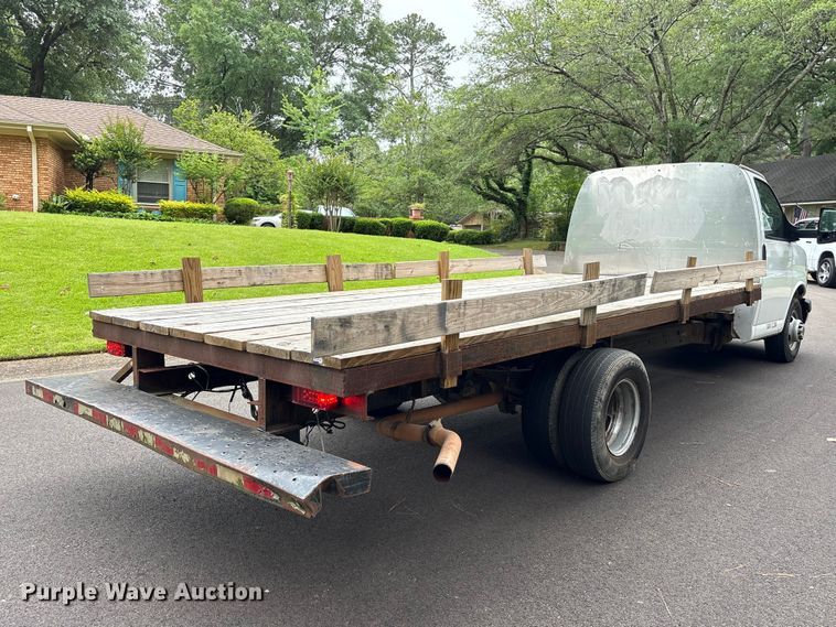 image for item EU0568 2018 GMC Savana flatbed van