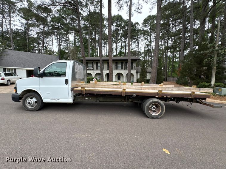 image for item EU0568 2018 GMC Savana flatbed van