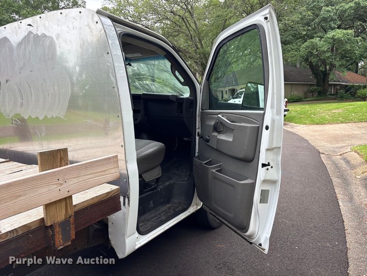 image for item EU0568 2018 GMC Savana flatbed van