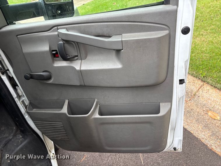 image for item EU0568 2018 GMC Savana flatbed van