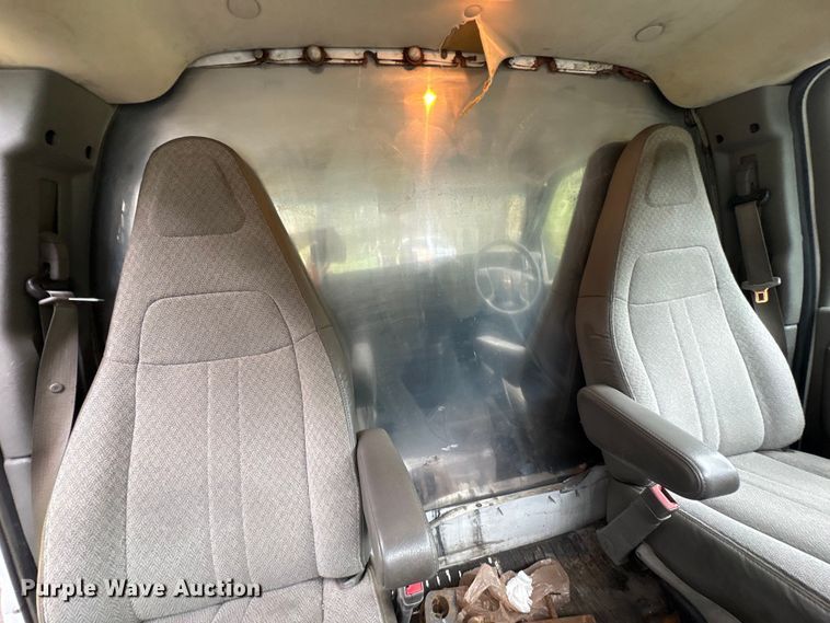 image for item EU0568 2018 GMC Savana flatbed van