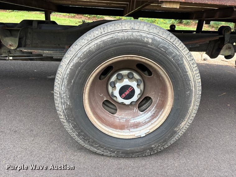 image for item EU0568 2018 GMC Savana flatbed van