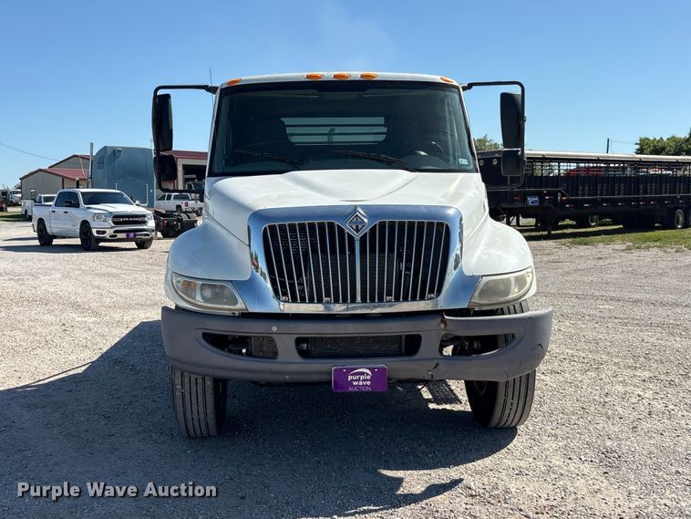 image for item EU5561 2009 International MA025 flatbed truck