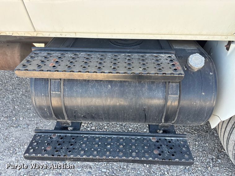 image for item EU5561 2009 International MA025 flatbed truck