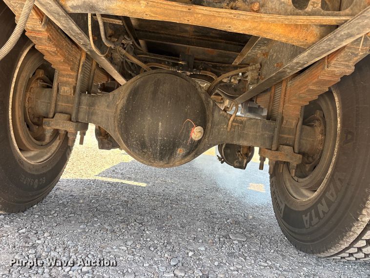 image for item EU5561 2009 International MA025 flatbed truck
