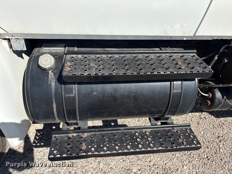 image for item EU5561 2009 International MA025 flatbed truck