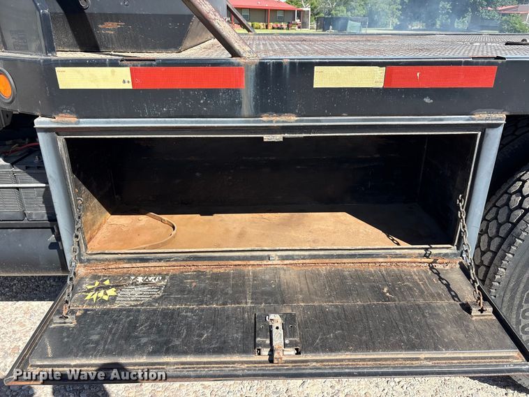 image for item EU5561 2009 International MA025 flatbed truck