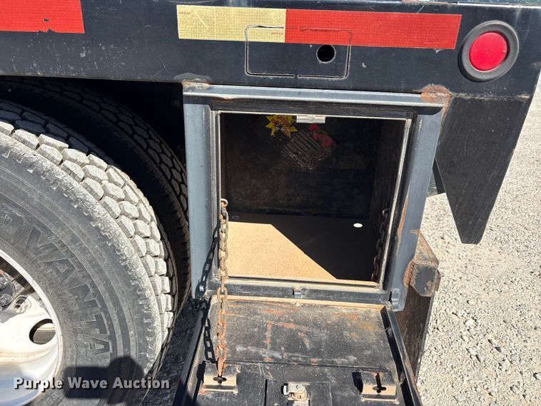 image for item EU5561 2009 International MA025 flatbed truck