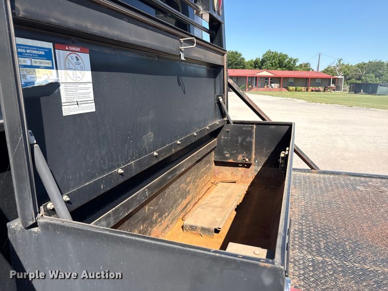 image for item EU5561 2009 International MA025 flatbed truck