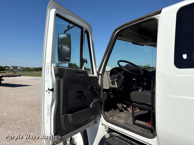 image for item EU5561 2009 International MA025 flatbed truck