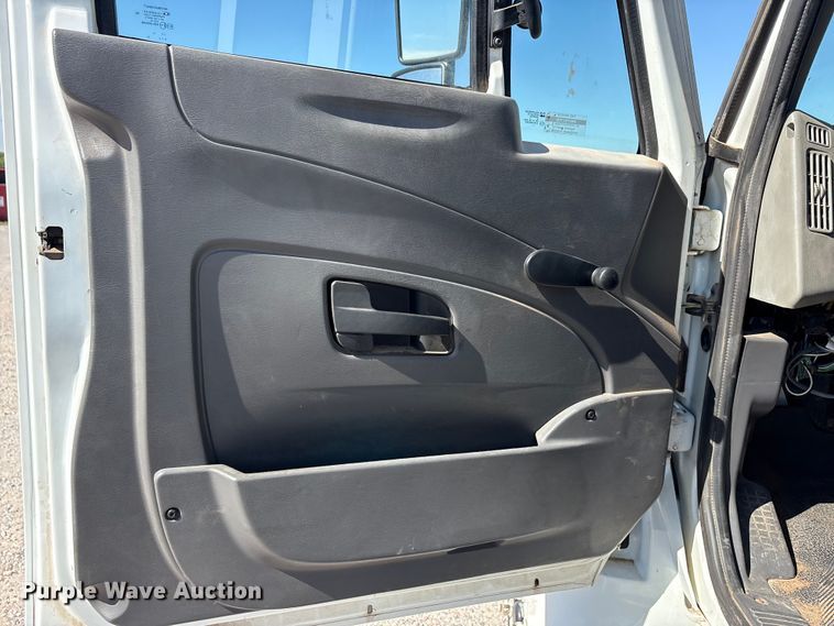 image for item EU5561 2009 International MA025 flatbed truck