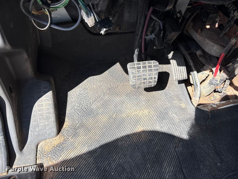 image for item EU5561 2009 International MA025 flatbed truck