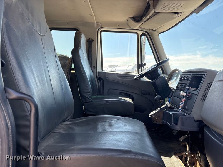 image for item EU5561 2009 International MA025 flatbed truck