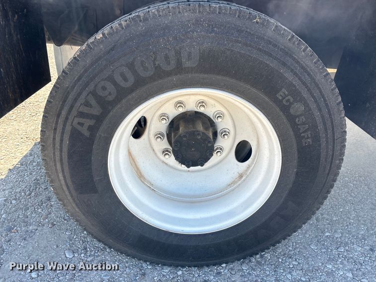 image for item EU5561 2009 International MA025 flatbed truck