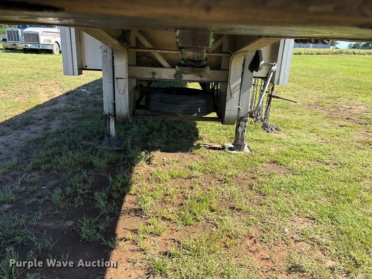 image for item EU5570 2018 Manac drop deck trailer