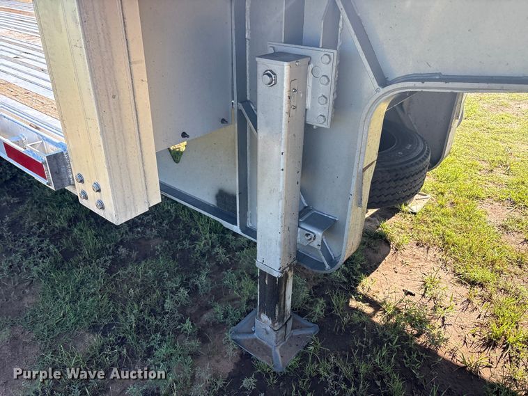 image for item EU5570 2018 Manac drop deck trailer