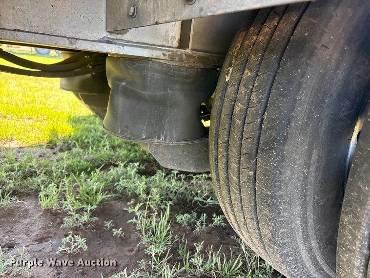 image for item EU5570 2018 Manac drop deck trailer