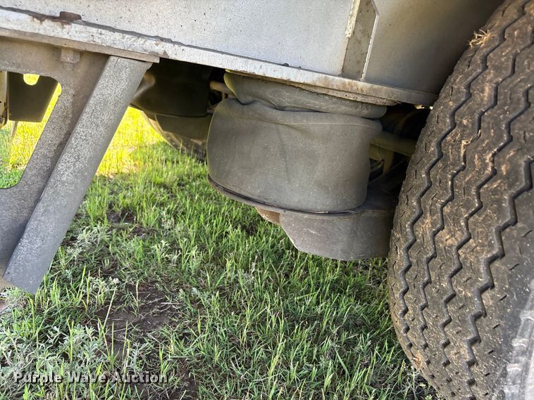 image for item EU5570 2018 Manac drop deck trailer