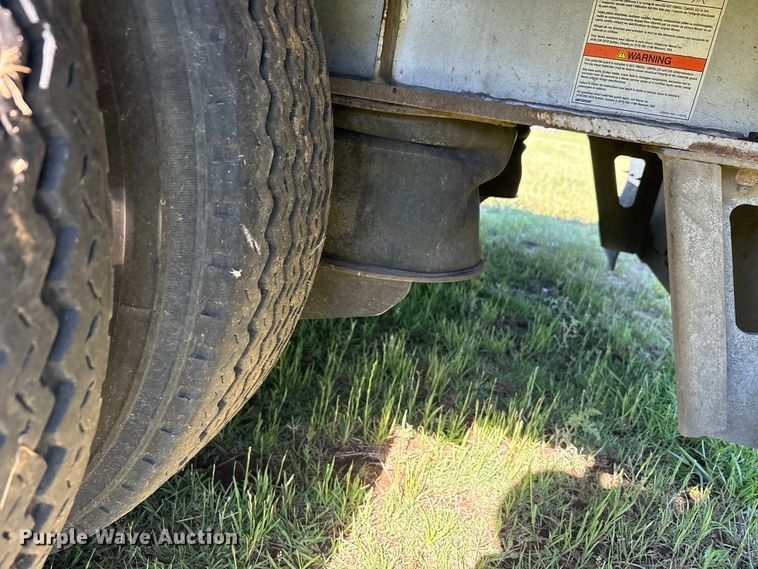image for item EU5570 2018 Manac drop deck trailer
