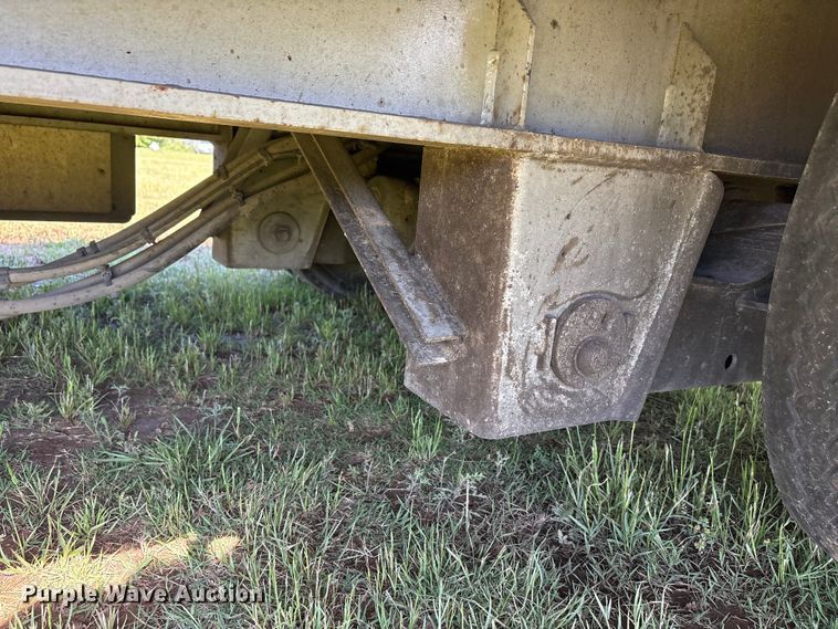 image for item EU5570 2018 Manac drop deck trailer