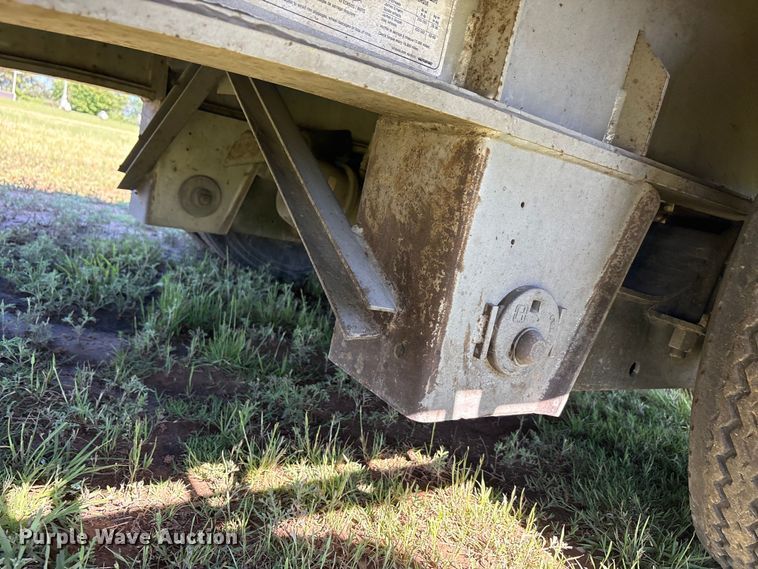 image for item EU5570 2018 Manac drop deck trailer