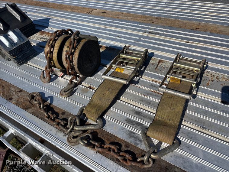 image for item EU5570 2018 Manac drop deck trailer