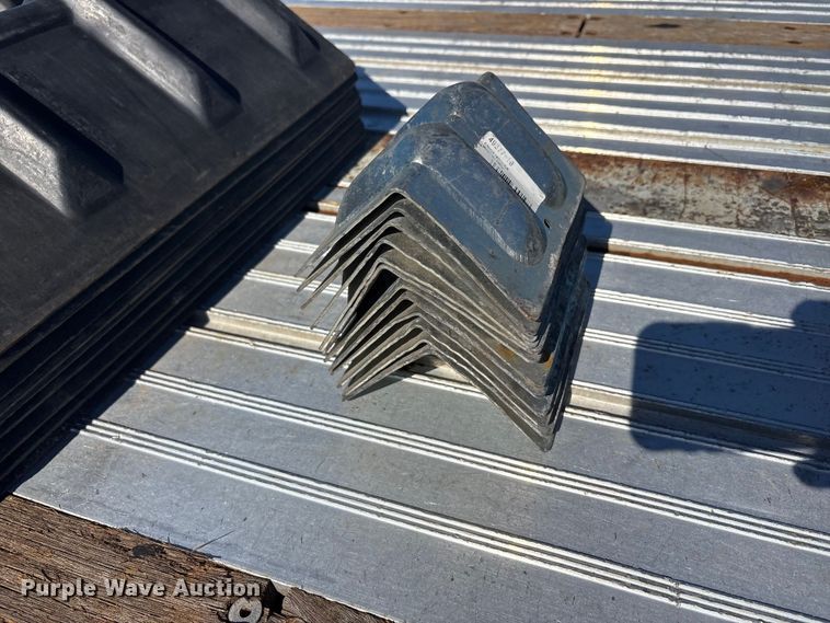 image for item EU5570 2018 Manac drop deck trailer