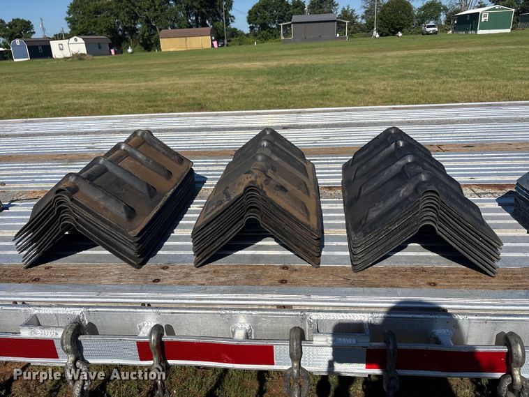image for item EU5570 2018 Manac drop deck trailer