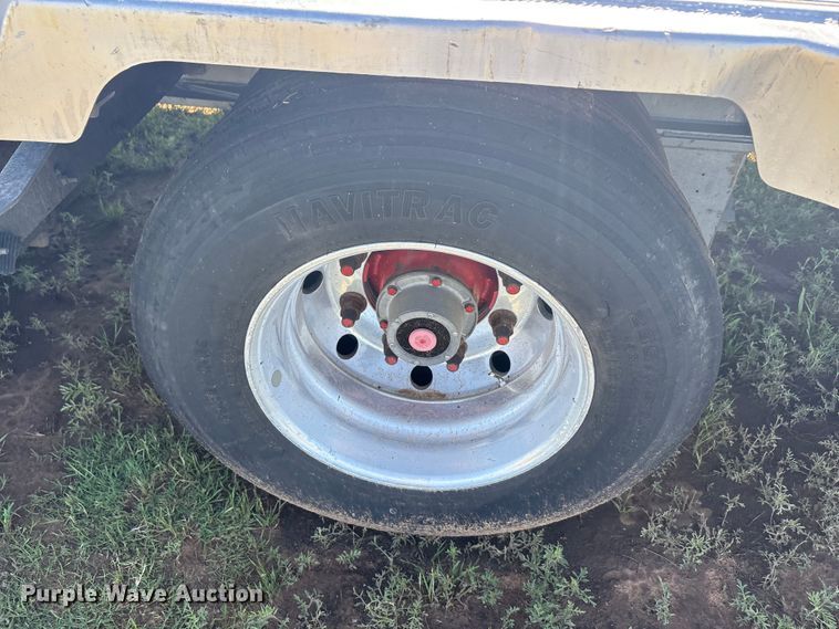 image for item EU5570 2018 Manac drop deck trailer