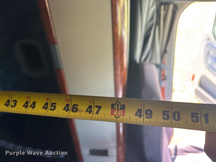 image for item EU5571 2015 Freightliner Cascadia semi truck