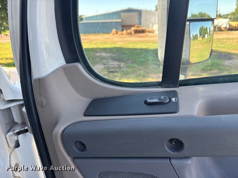 image for item EU5571 2015 Freightliner Cascadia semi truck