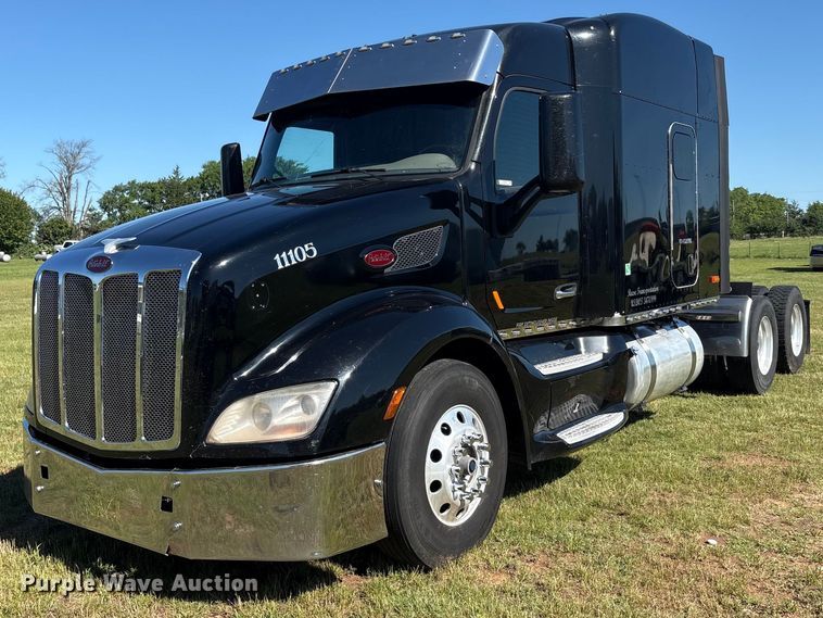 image for item EU5572 2017 Peterbilt 579 semi truck